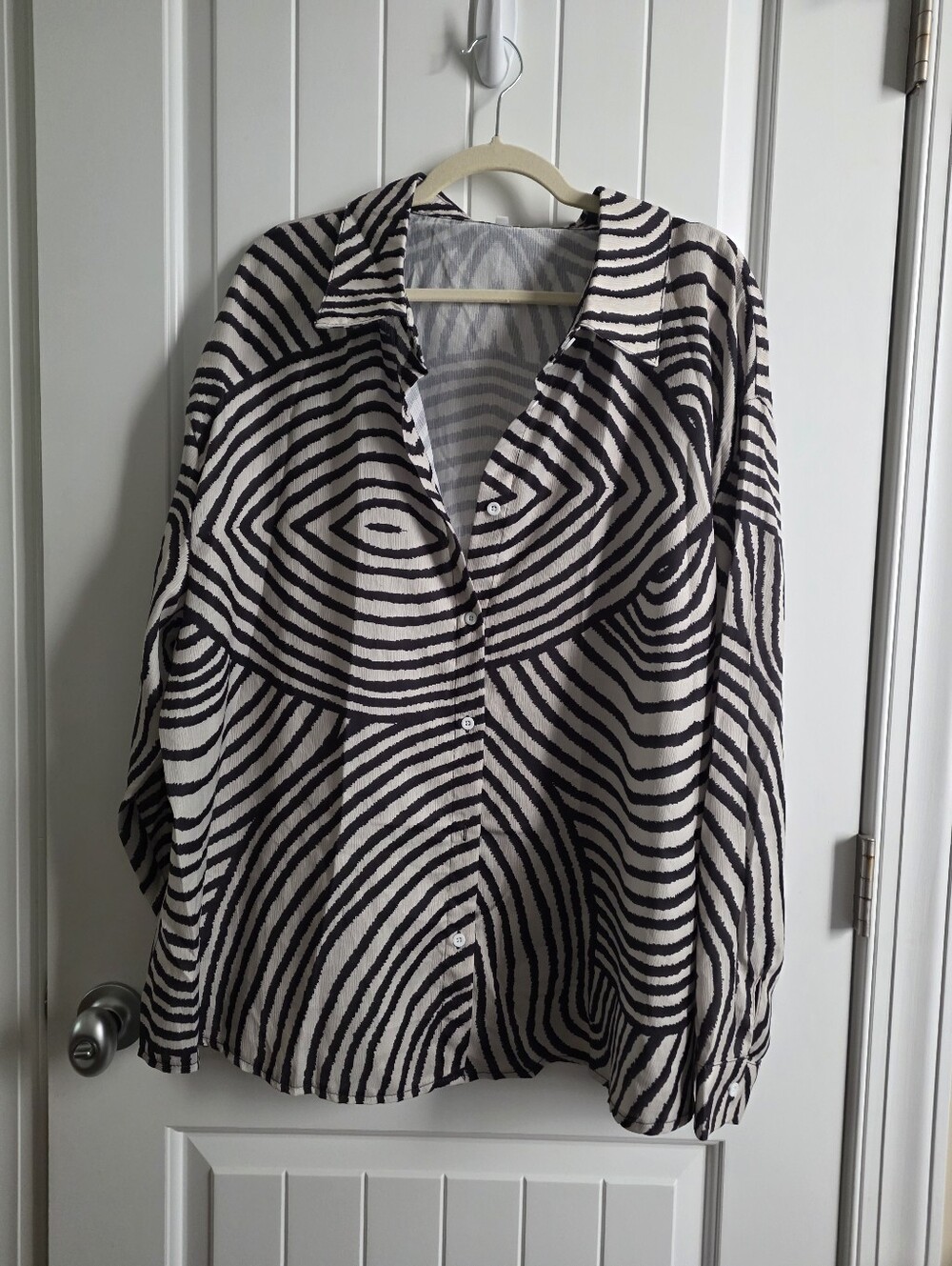 Shein Black & White Abstract Wave Button-Down Shirt - Women Plus Size 5X